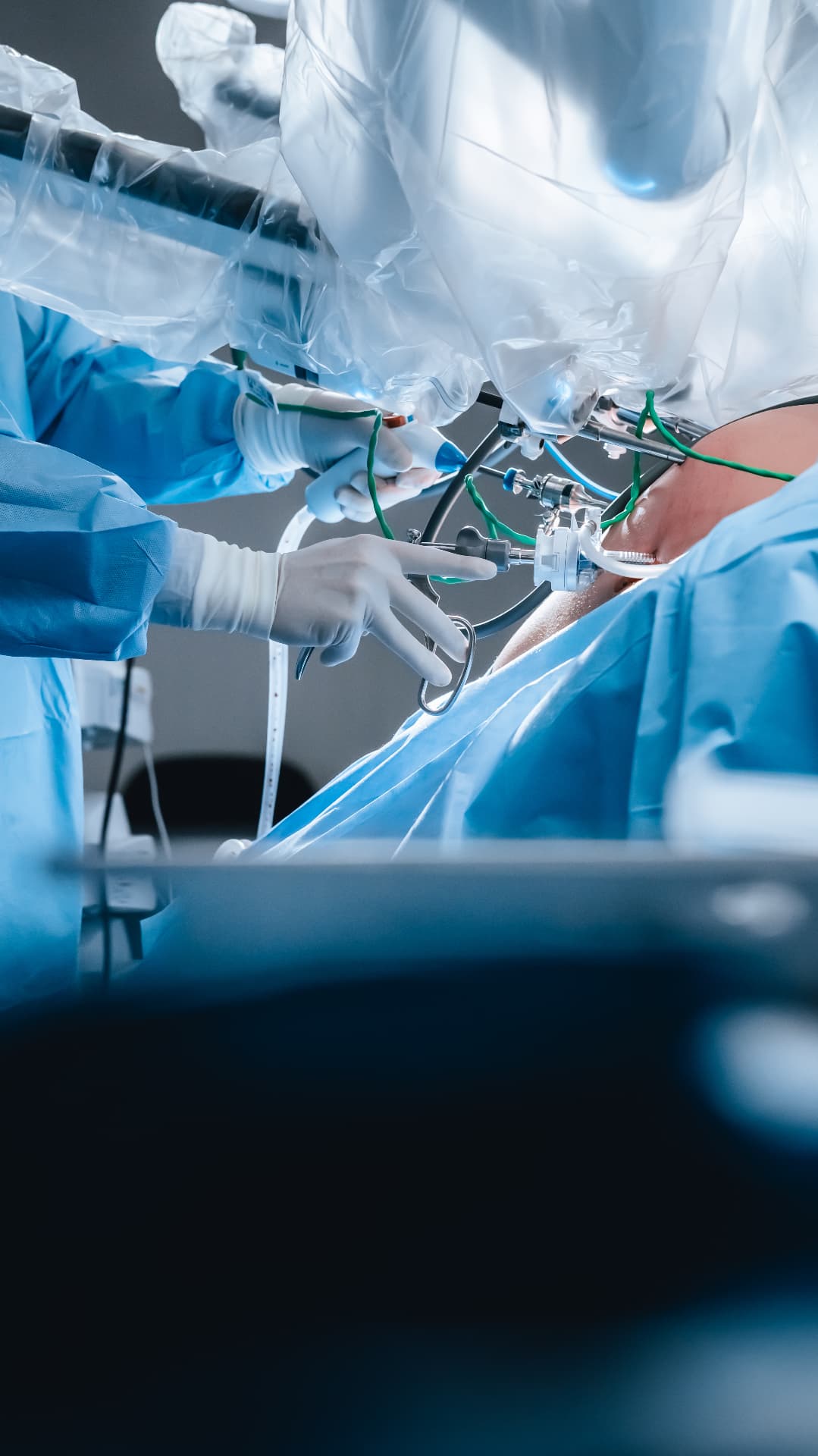 Centro cirúrgico com plataforma de cirurgia robótica